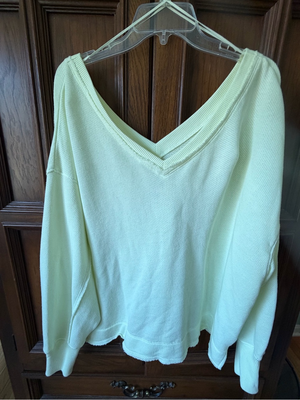 American Eagle This Feels Seriously Lived-In V-Neck Sweatshirt Green Large